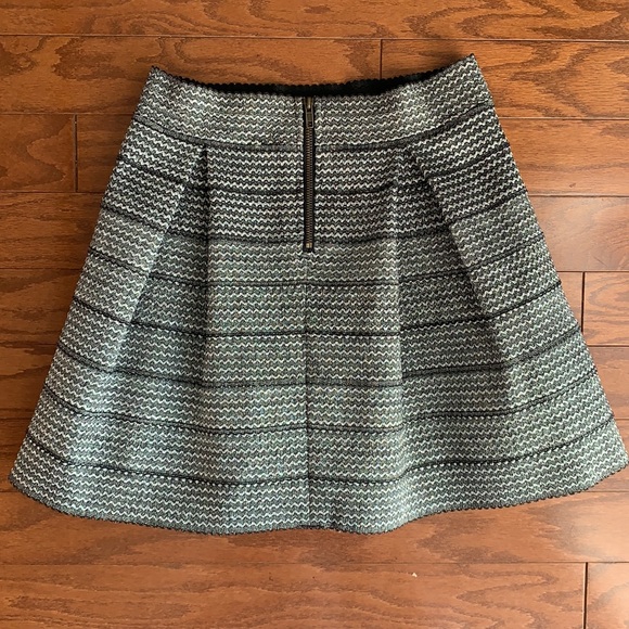 Design Lab Lord & Taylor Fit & Flare Mini Skirt Metallic Pleated Size Large - Picture 8 of 9